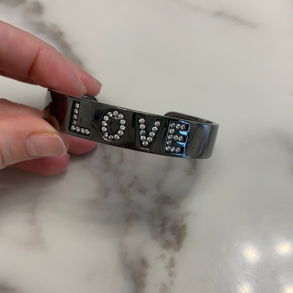 Jewelry - Love bangle